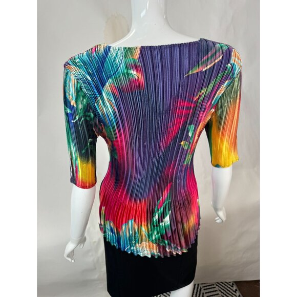 Vibrant Mini Pleats Top With V-Neck & Short Sleeves - Picture 7 of 16